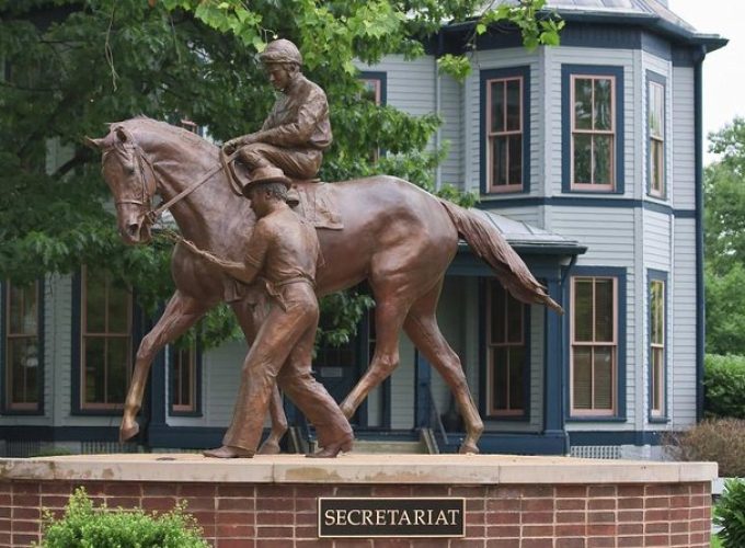 Self-Guided Scavenger Hunt: Giddyup Lexington’s Main Street!