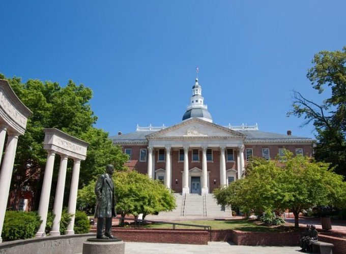 Self-Guided Scavenger Hunt: Annapolis Red Bricks & Blue Views