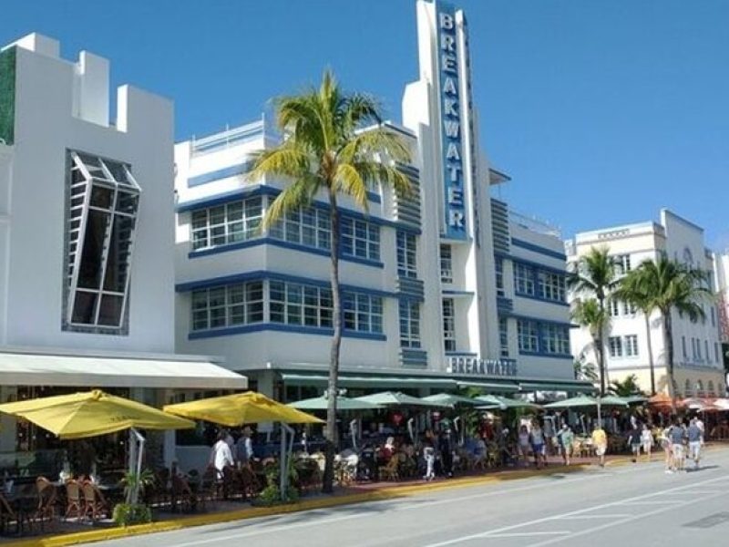 Art Deco and South Beach Walking Tour with a Guide in Miami