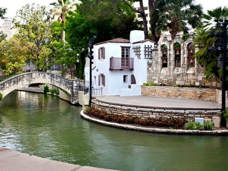 San Antonio : Highlights Walking Tour With A Guide