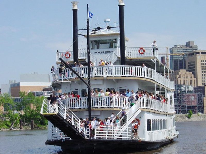 Twin Cities Tour & Mississippi River Cruise