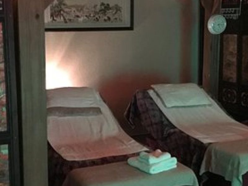 VIP 60 Minute Body Massage w/ Hot Stones