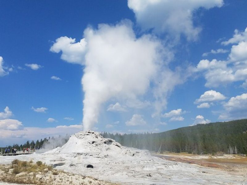 Yellowstone's Upper Geyser Basin: A Self-Guided Audio Tour