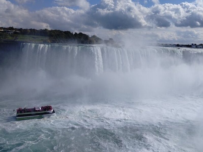 Niagara's Wonders of Water with Boat & Whirlpool Small Van Tour