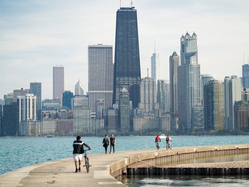 Fun Chicago Bike Tour with Pizza, Hot Dogs, Cupcakes and Beer