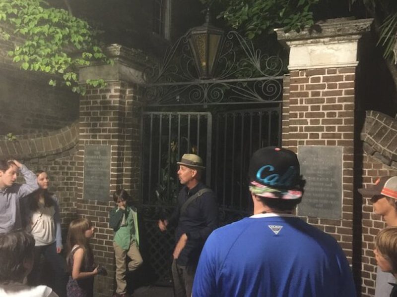 Charleston Family & Child-Friendly Nighttime Ghost Tour with Unitarian Graveyard