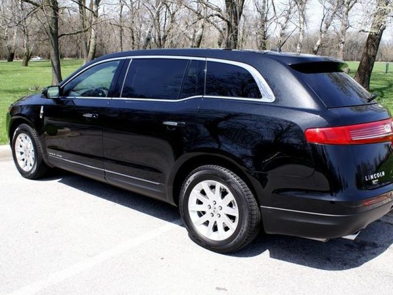 One-Way Private Transfer from Downtown Chicago To MDW by Sedan