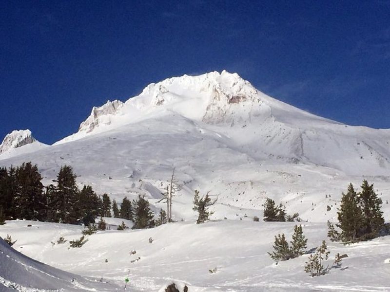 The Hood-Columbia Loop: Timberline, Orchards, and Waterfalls