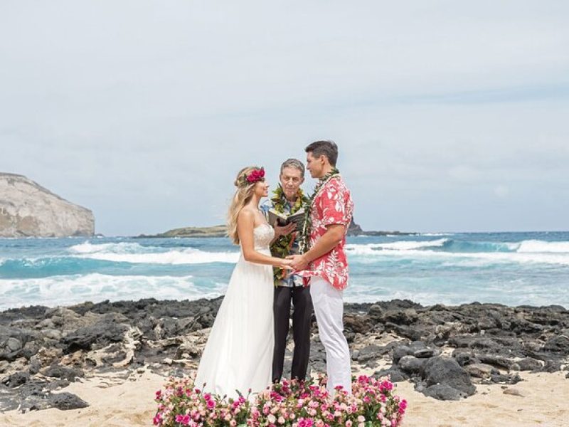 Romantic Oceanfront Beach Wedding in Honolulu