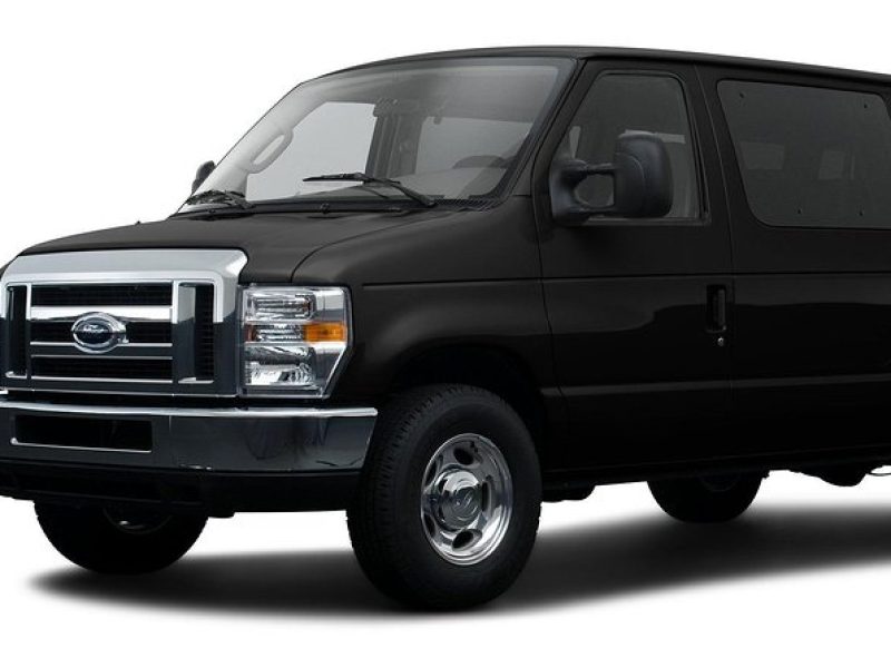 Sanford Airport Private Van Transportation with free Meet & Greet