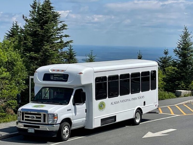 Narrated Bus Tour of Bar Harbor and Acadia National Park (2.5Hr)