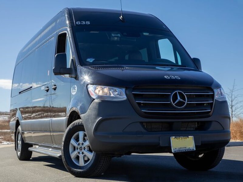 New York City Airport Arrival Transfer by Sprinter LGA JFK EWR