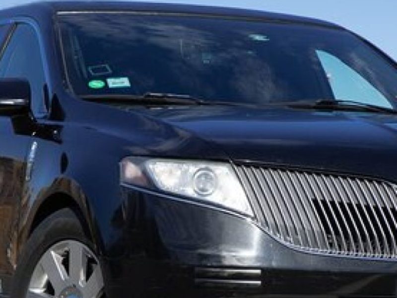 New York City Airport Arrival Transfer by Limo LGA JFK EWR