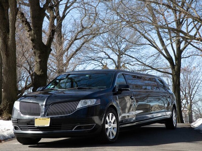 New York City Airport Departure Transfer by Limo LGA JFK EWR