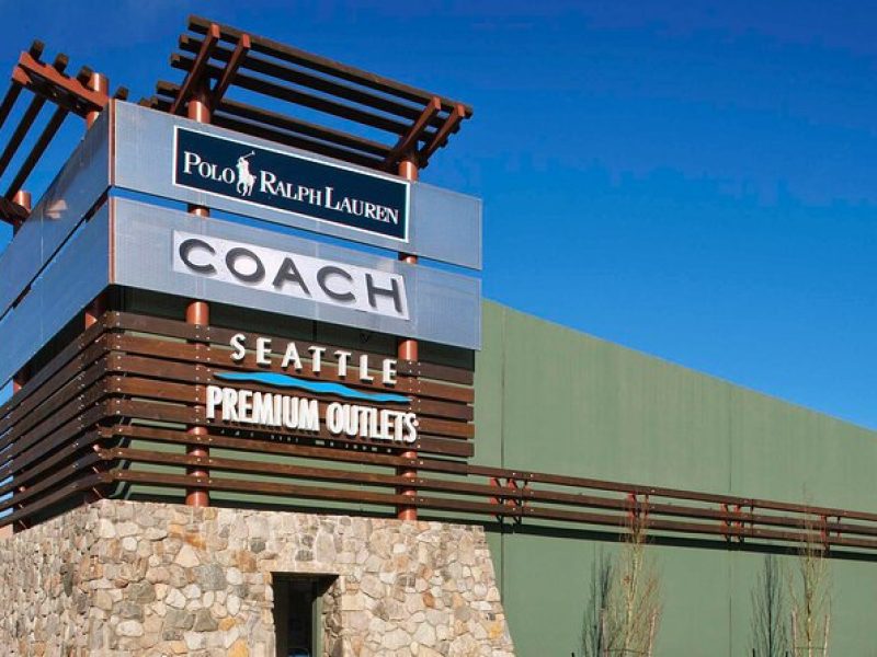 Private Shopping Tour from Seattle to Seattle Premium Outlets