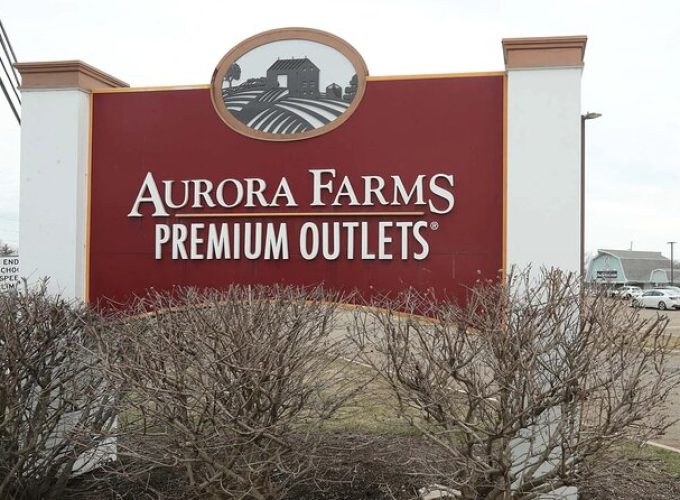 Private Shopping Tour from Cleveland to Aurora Farms Outlets