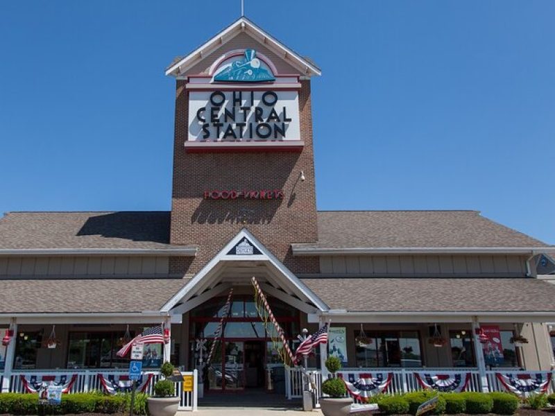 Private Shopping Tour from Cleveland to Ohio Station Outlets