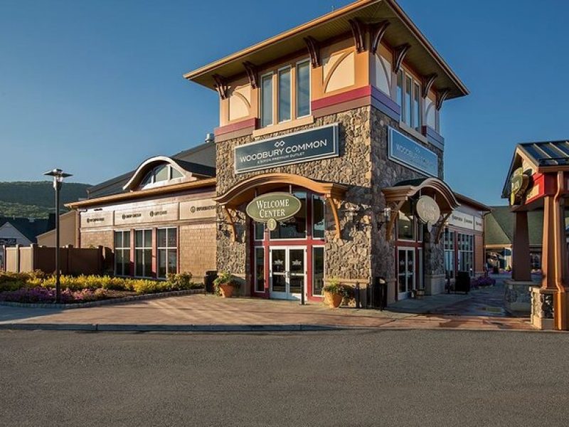 Woodbury Outlets Roundtrip Transfer Shopping Tour from New York