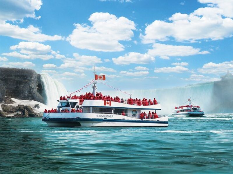 Niagara Falls, Toronto and Thousand Islands 3-Day Tour from NYC