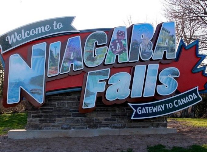 Private Transfer: Niagara Int’l Airport (IAG) USA to Niagara Falls, ON