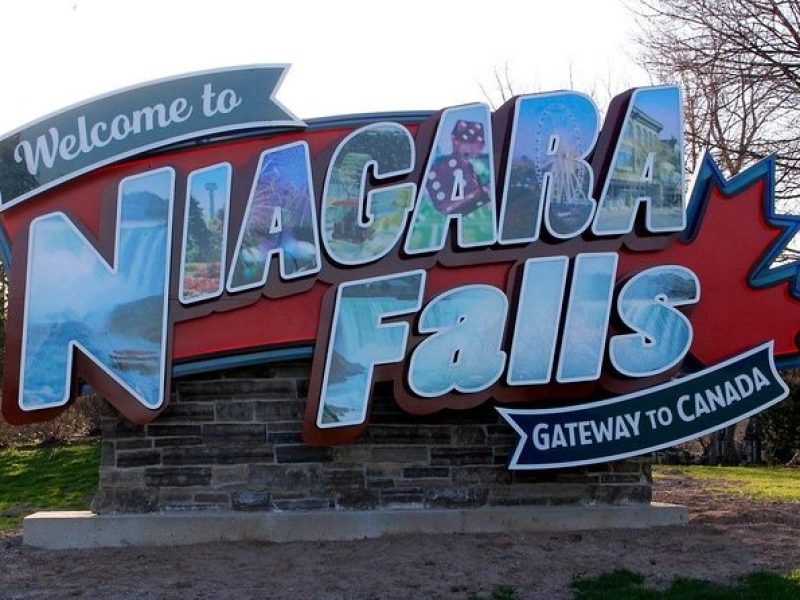 Private Transfer: Niagara Int’l Airport (IAG) USA to Niagara Falls, ON