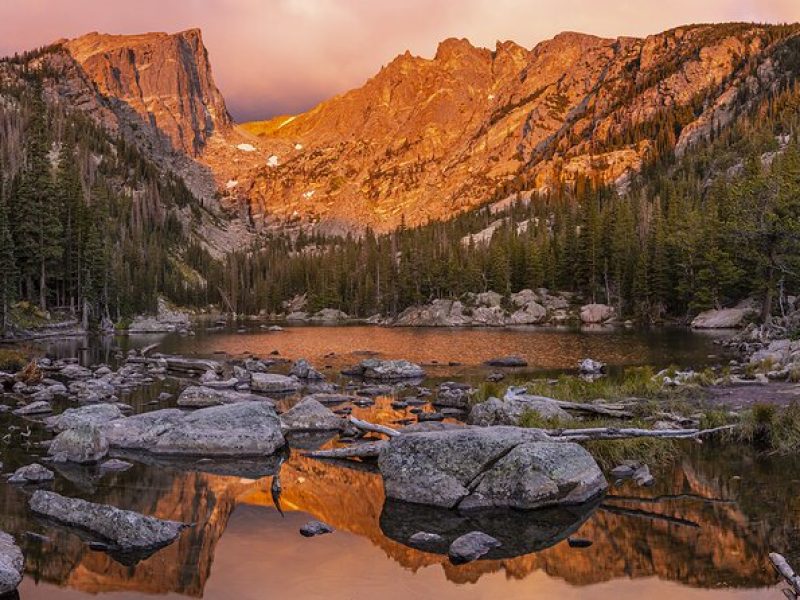 Sunrise photo hike to Dream and Emerald Lakes