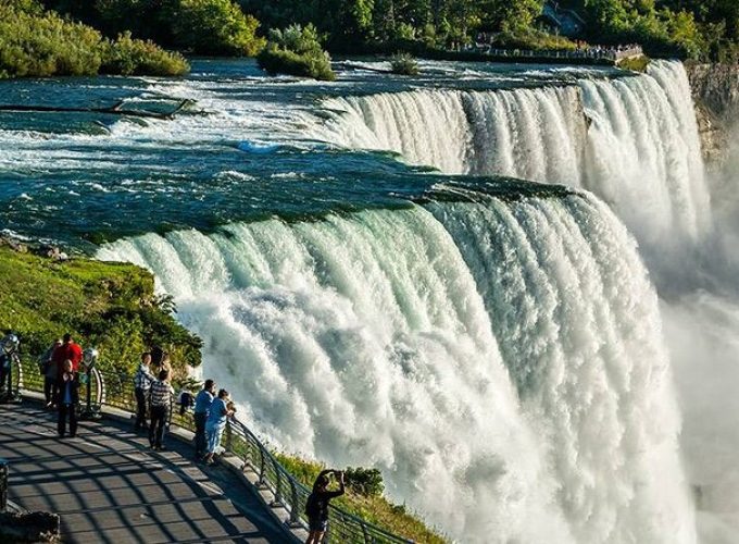 Niagara Falls Overnight Sightseeing Tour with Hotel, Hard Rock, Maid of the Mist