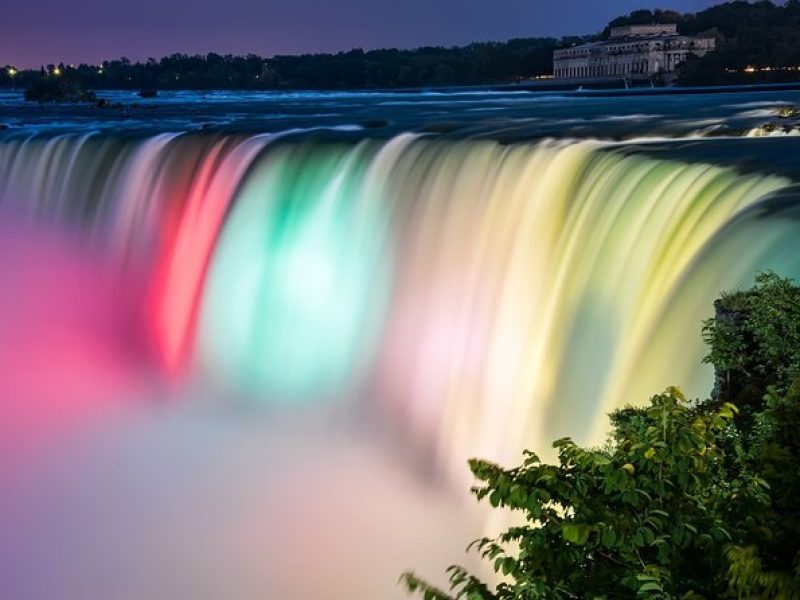 Niagara Falls Night Illumination Tour: Holiday Edition