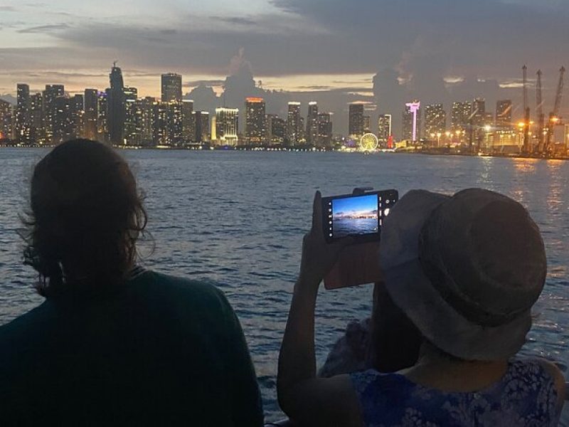 Miami: Sunset Biscayne Bay & Miami Skyline Cruise on Luxury Yacht