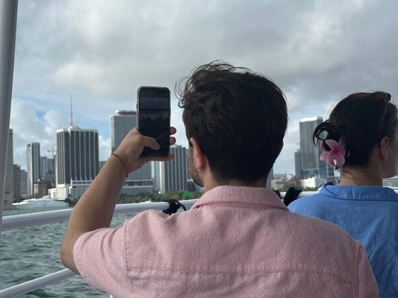 Miami Skyline 90 min Cruise of Millionaire Homes with Pick-up