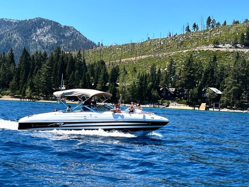 2 Hour Private Boat tour in the White Lightning up to 8 guests