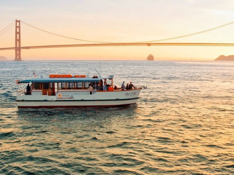 90-Minute Sunset Tour Aboard Wine Therapy