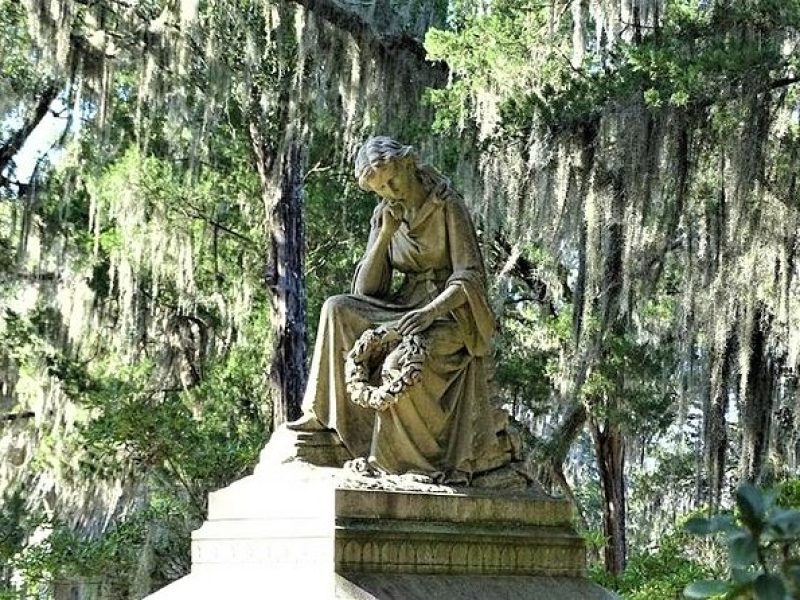 Bonaventure Cemetery Walking Tour with Transportation