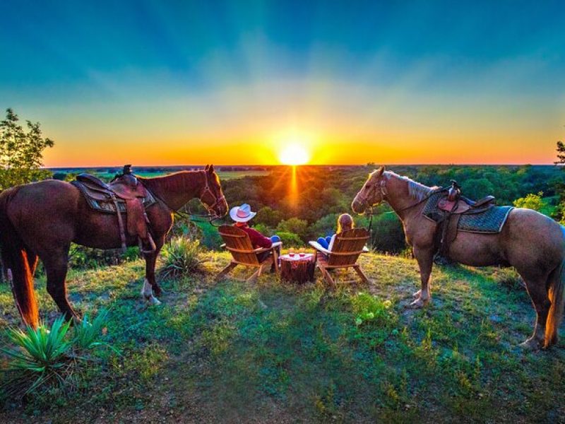 Sunset Horseback Ride With Scenic Views