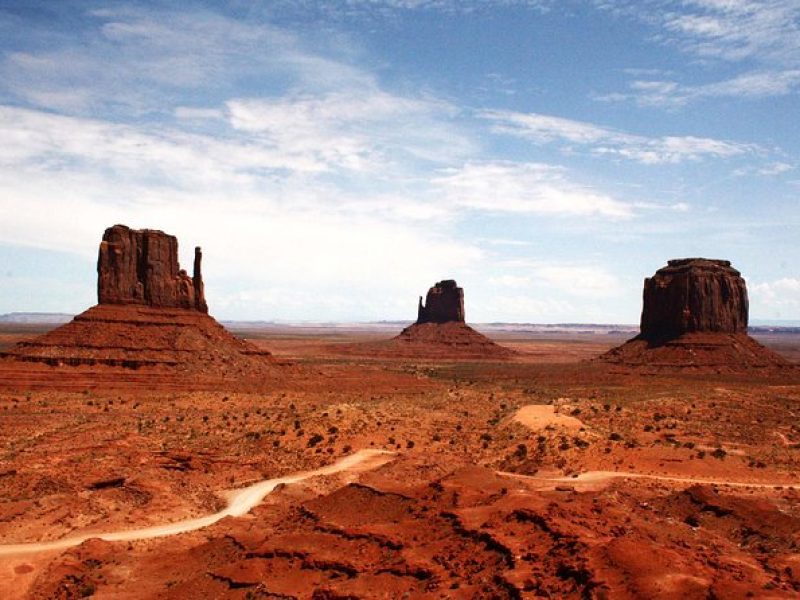 Tour Monument Valley with a Navajo guide (1.5hr TSNGT)