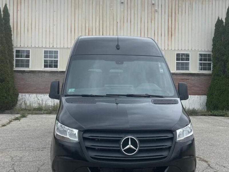 JFK/Manhattan Airport Transfer in Luxury Van-One Way Transfer.