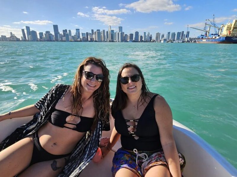 2 hrs Miami Private Boat Tour with Cooler, Ice, Bluetooth Stereo