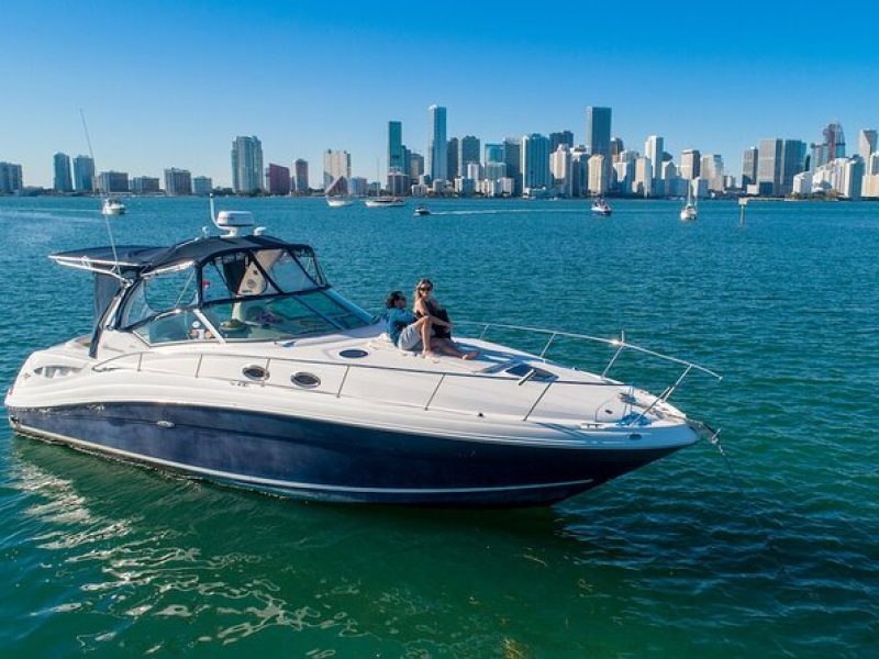 Miami Private Yacht Rental 2 to 4 hours for 10 ppl, Champagne