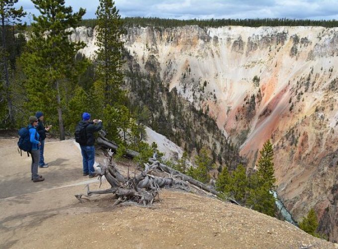 Private Full-Day Grand Canyon of Yellowstone Hiking Adventure (up to 8 people)