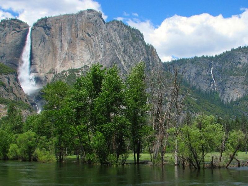 2-Day Private Yosemite Tour: Waterfalls, Sequoias and Glacier Pt