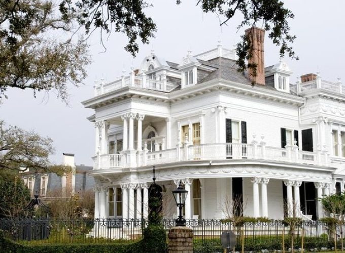 Garden District Walking Tour