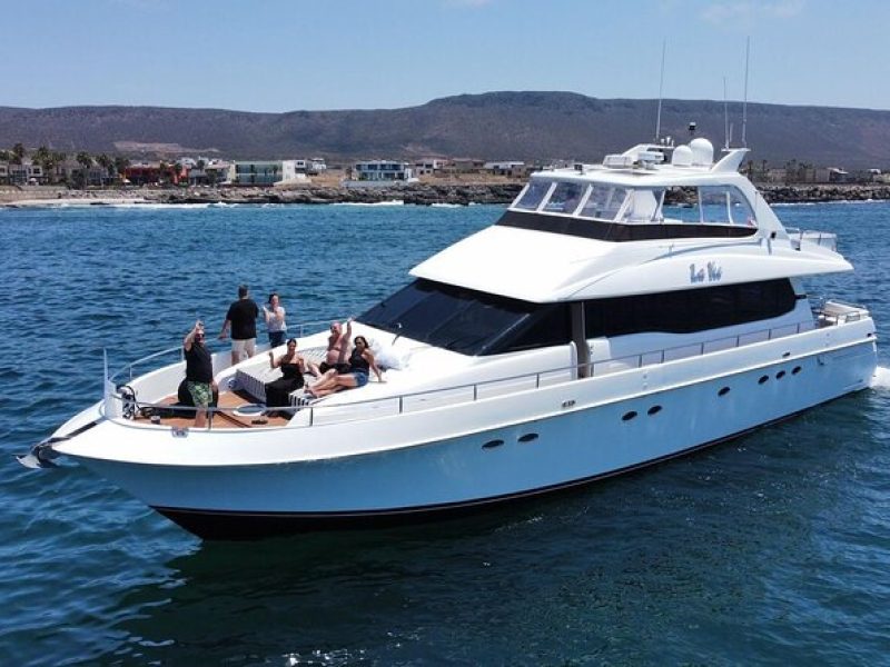 85 ft Luxury Yacht Rental in Newport Beach