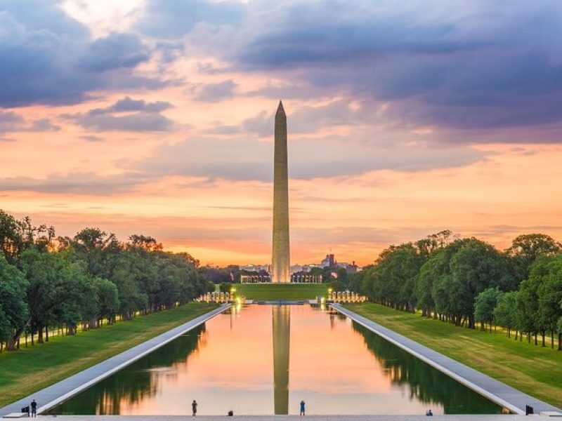 Peaceful Family Walking Tour in Washington