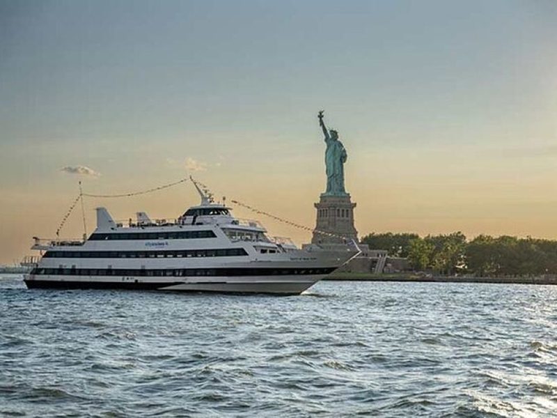 Sights and Sips NYC Cruise with Manhattan Walking Tour