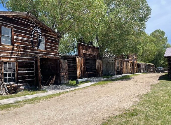 Montana Old West Ghost Towns Private VIP Tour – From West Yellowstone MT