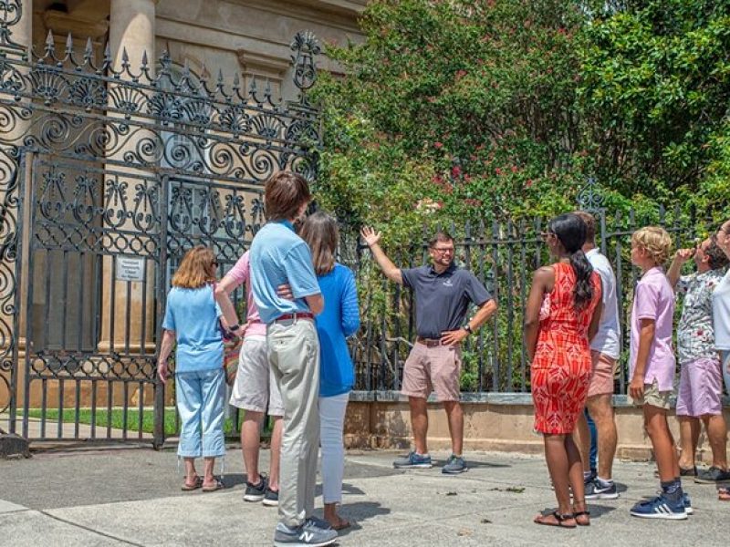 Historic Charleston Walking Tour: Rainbow Row, Churches, and More