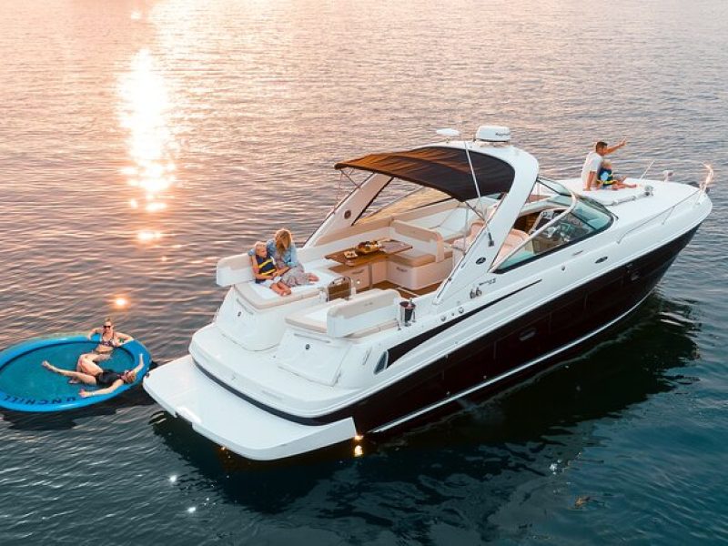 4 Hour Private Luxury Boat Charter in Newport Beach – Emerald Bay