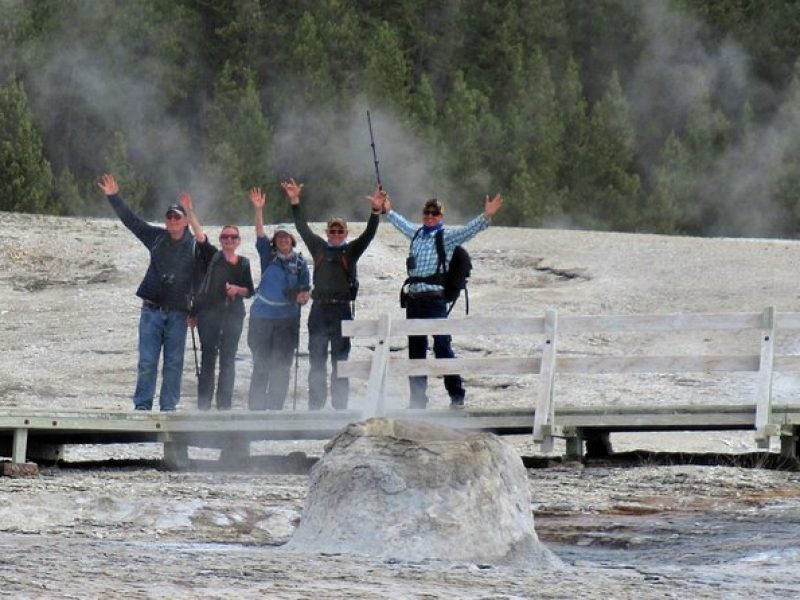 6-Mile Geyser Hiking Tour in Yellowstone with Lunch