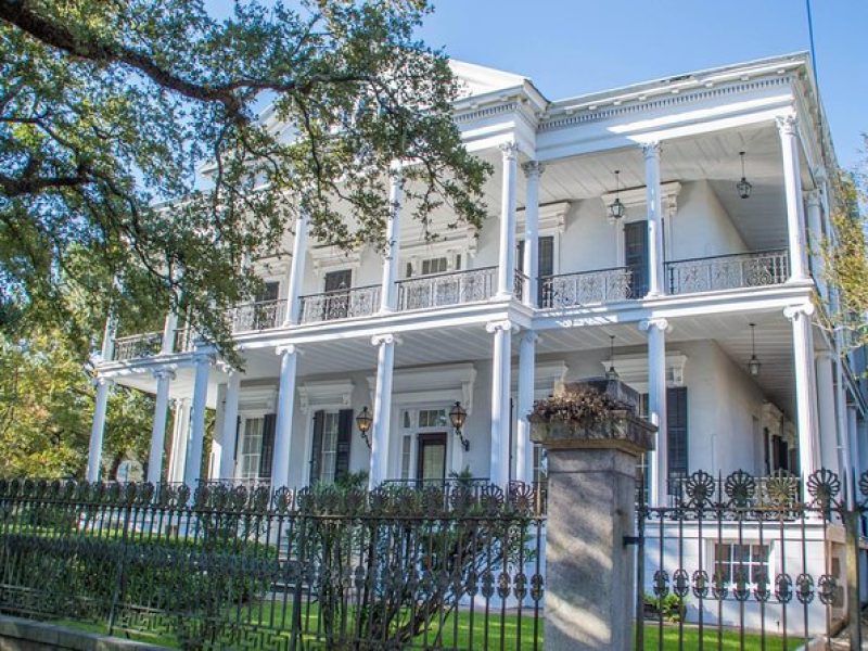 New Orleans Garden District Walking Tour Including Lafayette Cemetery No. 1