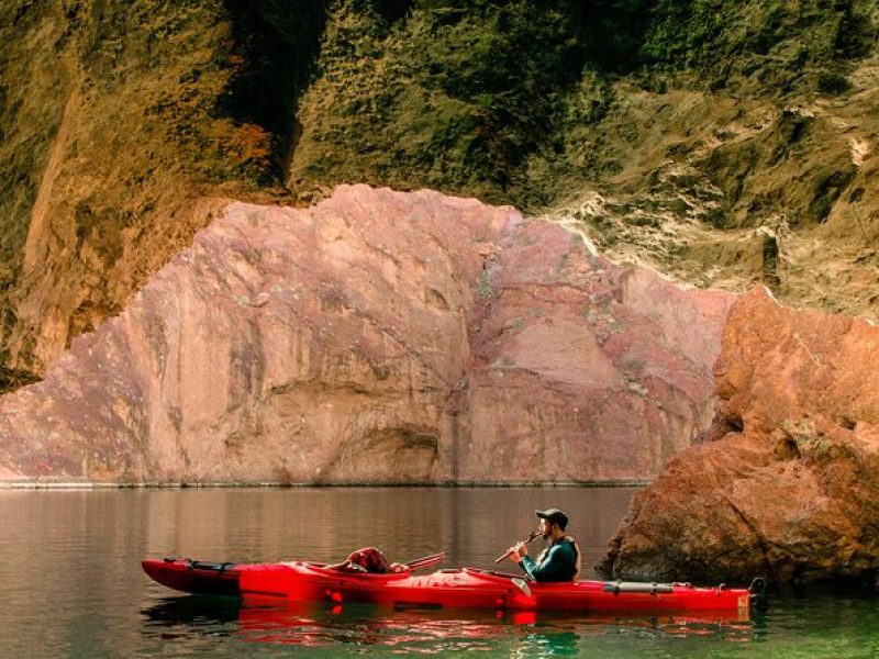 4-Hour Kayak Deluxe Tour in Emerald Cave with Catered Lunch